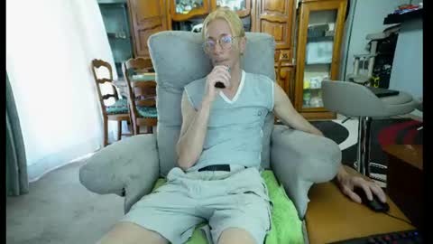Snapshot of 00jeff31 chatting on June 2026 10:57:02 AM jeff online show from June 2026 10:57:02 AM