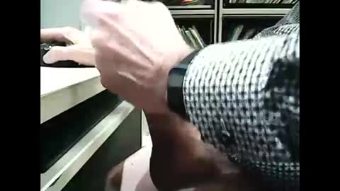 Snapshot of 01quebecboy69 chatting on February 2025 07:37:02 PM 01quebecboy69 online show from February 2025 07:37:02 PM