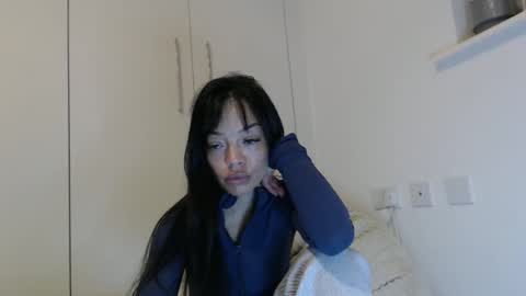 esmay 19 online show from November 2025 01:39:01 AM