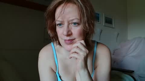 Snapshot of 12ennie chatting on April 2026 07:20:01 AM 12ennie online show from April 2026 07:20:01 AM