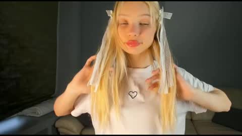 Kira online show from November 2025 04:48:02 AM