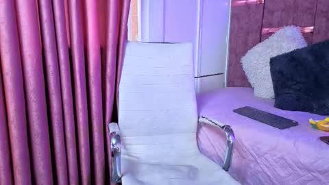 anya online show from November 2025 07:57:01 PM