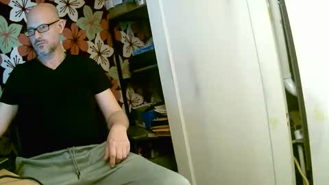 1hotbaldguy online show from February 2026 06:54:02 AM