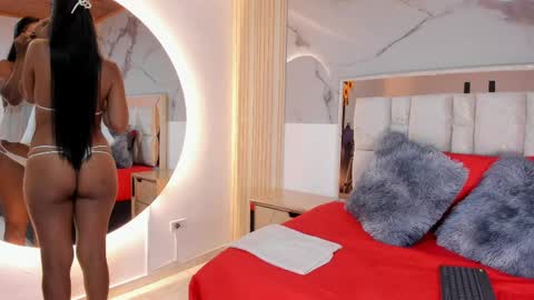 Luisa online show from April 2026 12:35:01 AM