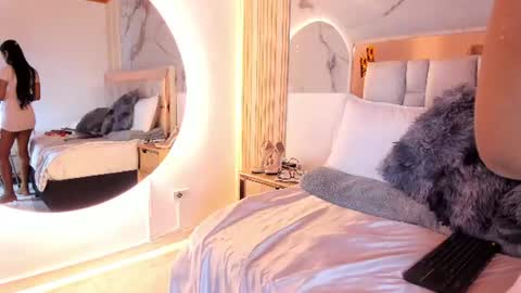 Snapshot of 1naughty_milf chatting on June 2026 02:24:02 AM Luisa online show from June 2026 02:24:02 AM