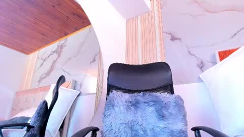 Snapshot of 1naughty_milf chatting on June 2026 02:36:02 AM Luisa online show from June 2026 02:36:02 AM