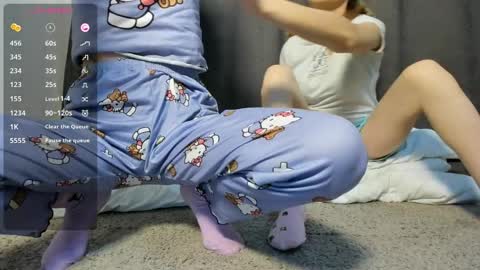 molly online show from April 2026 07:00:01 PM