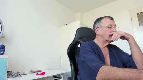 Henk online show from February 2025 12:13:02 PM