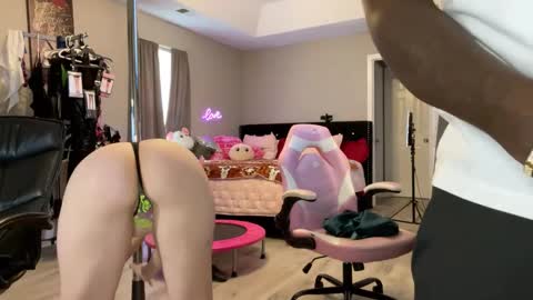 Snapshot of 2for5uncut chatting on October 2025 04:42:01 PM RR UnCut online show from October 2025 04:42:01 PM