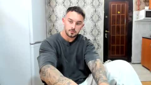 2sexymuscles online show from May 2026 08:25:02 PM