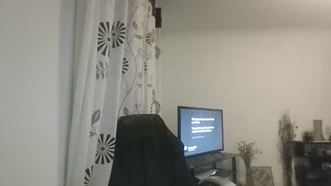 33UK online show from December 2025 12:29:01 AM
