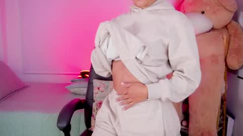 independent model online show from April 2026 09:36:02 AM