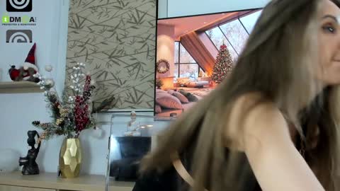 Snapshot of 3lla_rose chatting on January 2025 08:00:01 PM Ella online show from January 2025 08:00:01 PM