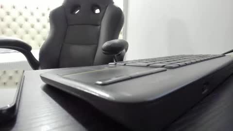 3X NAXAA online show from November 2025 12:47:01 PM