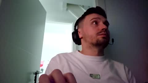 8inchdude93 online show from November 2025 11:20:01 AM