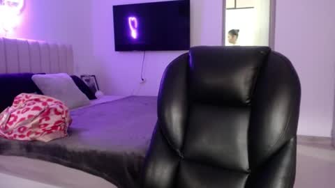 Addison  online show from February 2025 09:37:01 PM