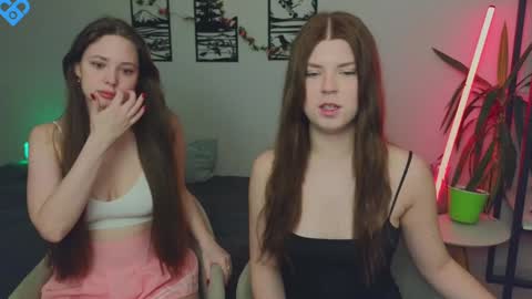 Snapshot of _52_ chatting on January 2025 01:32:01 PM EMILY AND  MARCUS online show from January 2025 01:32:01 PM