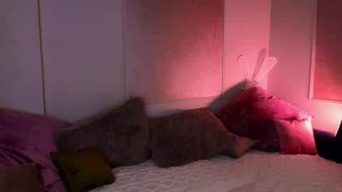 Willow online show from October 2025 09:42:02 PM