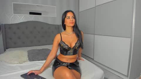 Adelle online show from December 2024 01:42:02 PM