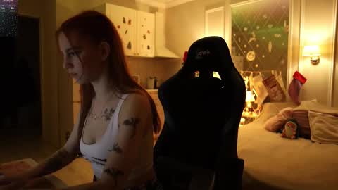 _alice_meyss_ online show from December 2025 09:30:01 PM