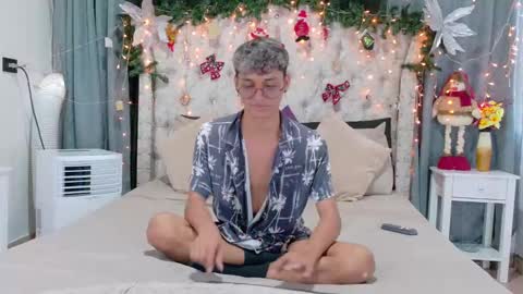 Snapshot of _andrew_williams chatting on December 2024 07:27:02 PM Andres online show from December 2024 07:27:02 PM