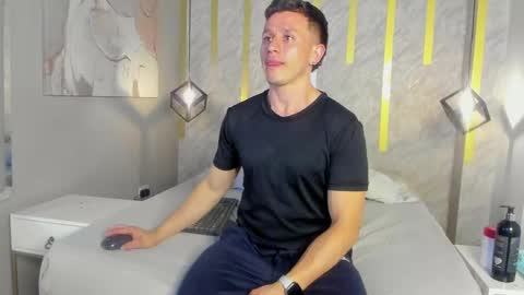 Andrew online show from December 2024 07:16:02 PM