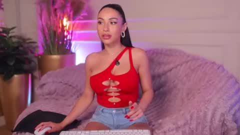 Snapshot of _anna_bloom chatting on July 2026 07:29:01 PM Anna online show from July 2026 07:29:01 PM