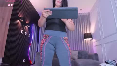 Ana online show from September 2025 07:47:02 PM