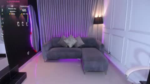 Ana online show from October 2025 07:03:01 PM