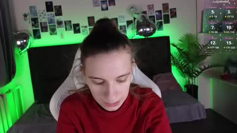 _ash_leyy_ online show from December 2025 03:23:01 AM