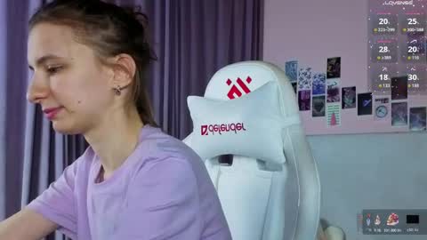 _ash_leyy_ online show from April 2026 07:45:01 AM