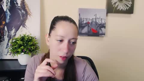 Snapshot of _astraia_ chatting on June 2026 09:26:01 AM _astraia_ online show from June 2026 09:26:01 AM