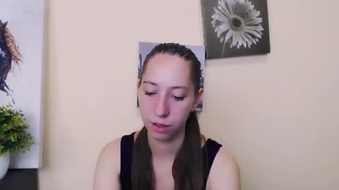 Snapshot of _astraia_ chatting on June 2026 06:18:02 AM _astraia_ online show from June 2026 06:18:02 AM