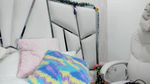 Aura online show from November 2025 03:16:02 AM