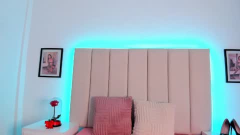 _aurora_collins_ online show from April 2026 02:07:01 PM