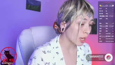 Lunita  online show from November 2025 01:05:02 AM