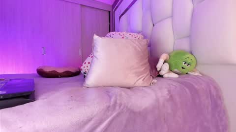 _bellaswwet_ online show from December 2024 07:15:02 PM