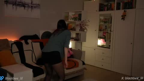 Snapshot of _blackbee_ chatting on May 2026 05:21:02 PM Lili online show from May 2026 05:21:02 PM