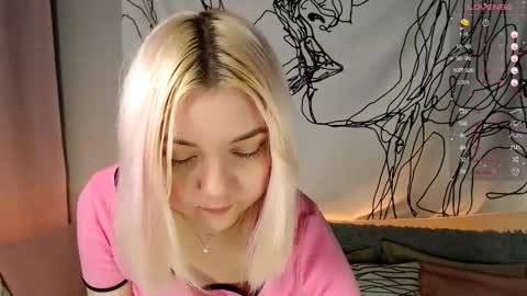 Snapshot of _blonde_barbie_ chatting on March 2025 06:51:02 PM Elizabeth online show from March 2025 06:51:02 PM