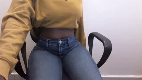 Snapshot of _bunny_b chatting on January 2025 12:43:01 PM I will be back soon  online show from January 2025 12:43:01 PM