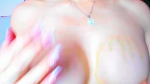 Carolina  online show from October 2025 05:31:01 PM