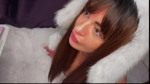 Snapshot of _comefeelme_ chatting on May 2026 05:49:01 AM D online show from May 2026 05:49:01 AM