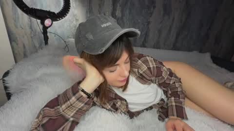 Snapshot of _comefeelme_ chatting on May 2026 07:38:01 AM D online show from May 2026 07:38:01 AM