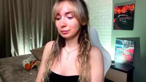 _crystal_moon_1 online show from March 2026 07:06:02 PM