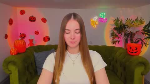 Erika online show from October 2025 04:20:02 PM