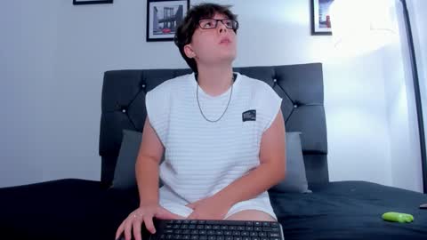 Snapshot of _daarcy chatting on January 2026 12:42:01 PM Darcy online show from January 2026 12:42:01 PM