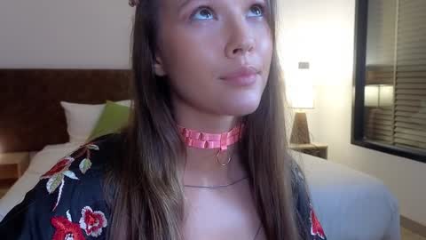 DemiDee online show from November 2025 12:04:01 PM