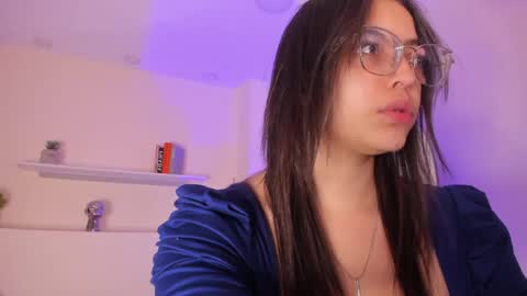 Abril online show from April 2026 12:44:02 AM