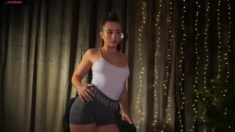 Elice online show from October 2025 08:42:01 PM