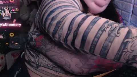 Snapshot of _ellybelly_ chatting on November 2025 01:43:01 PM LIsa online show from November 2025 01:43:01 PM